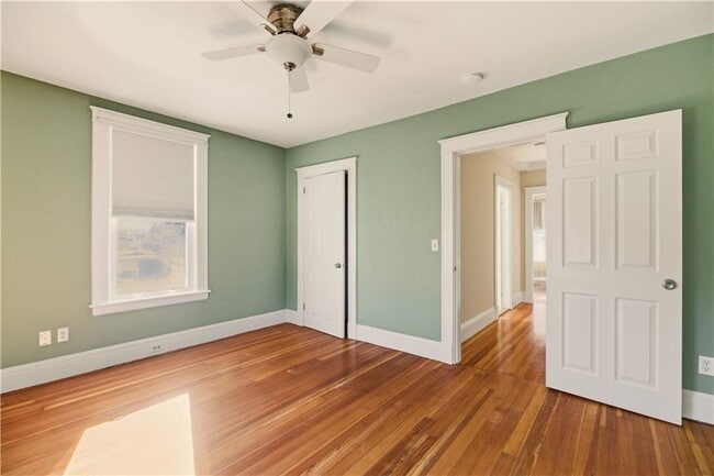 Building Photo - 7 Warner Pl