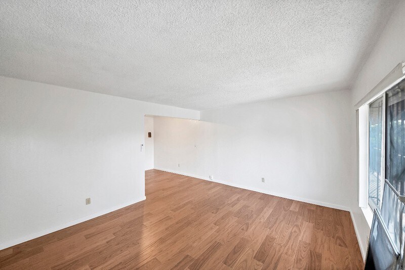 Building Photo - 2458 Normandie Ave