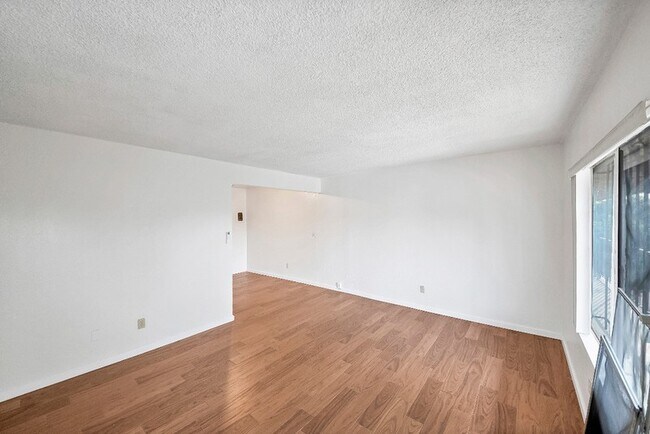 Building Photo - 2458 Normandie Ave