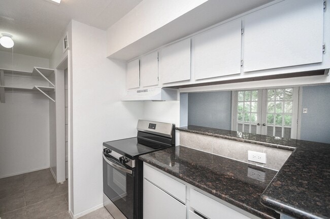 Building Photo - 10603 S Wilcrest Dr
