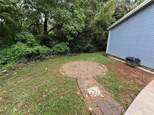 Building Photo - 320 S Washington Ave