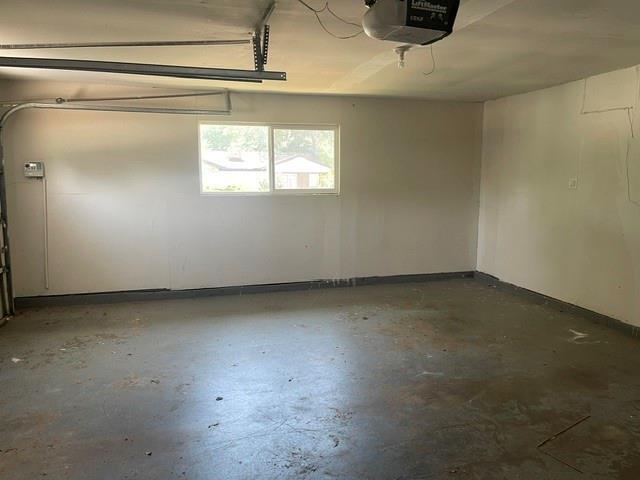 Building Photo - 2232 Shady Brook Dr