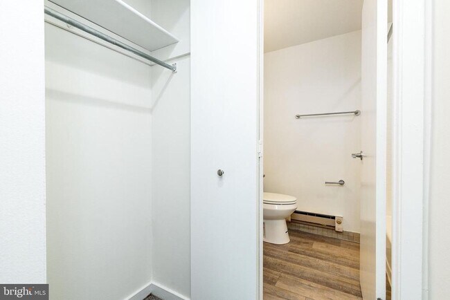 Building Photo - 303 Vine St