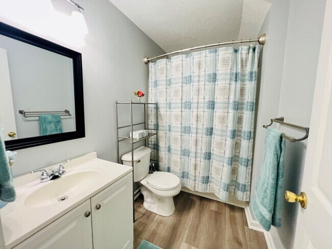 Building Photo - 449 Gardners Cir