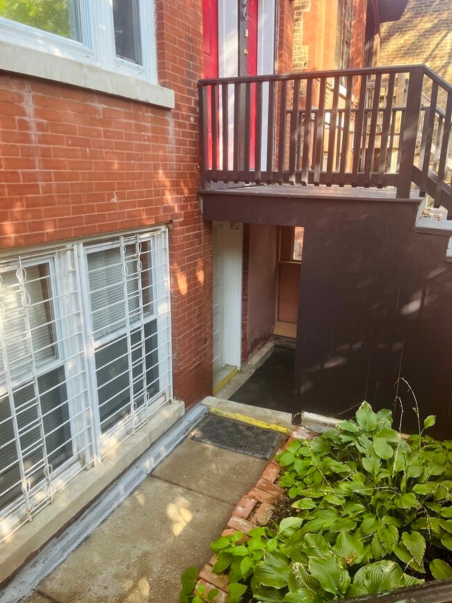 Building Photo - 1626 N Honore St