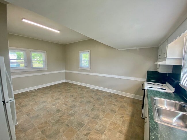 Building Photo - Spacious 2 Bedroom 1 Bathroom House, Just Blocks from Downtown Kannapolis and New Baseball Stadium