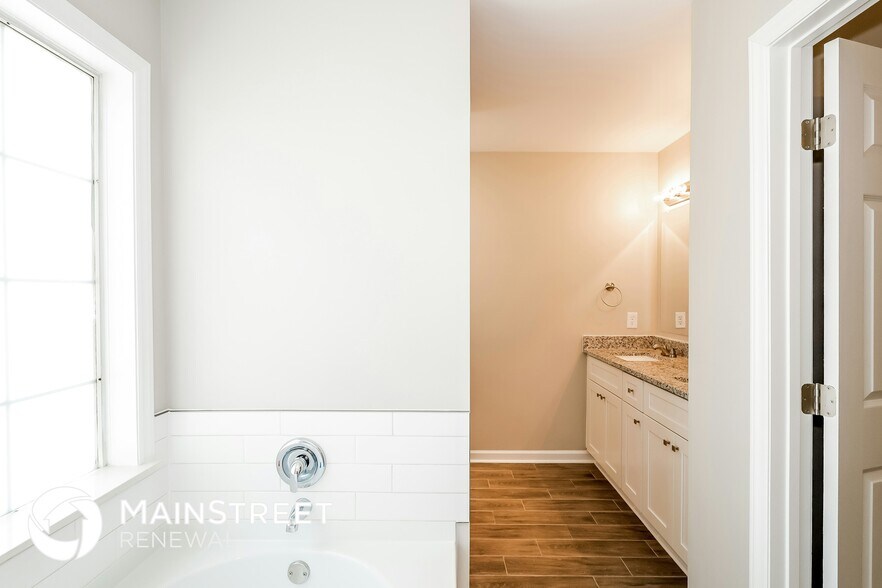 Building Photo - 5120 Swedish Ivy Ln