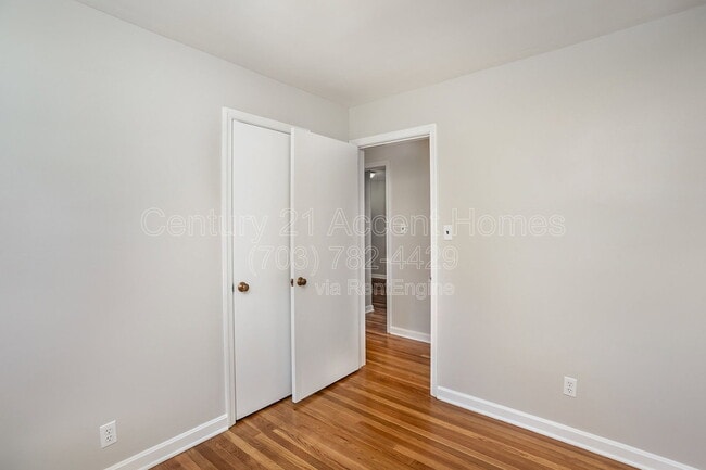 Building Photo - 3233 Holly Hill Dr