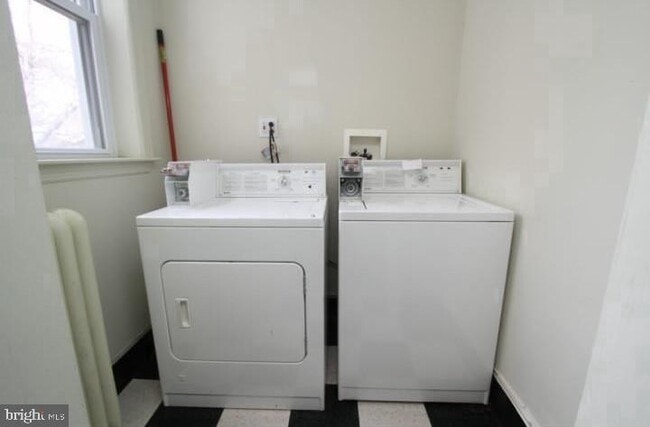 Building Photo - 1214 N 5th St