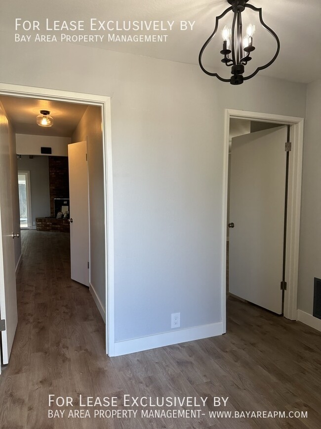 Building Photo - 2498 Edith Ave