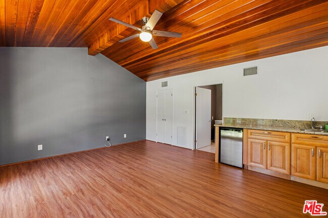 Building Photo - 4933 Collett Ave