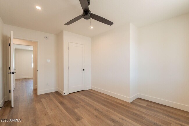 Building Photo - 1530 E Alameda Dr