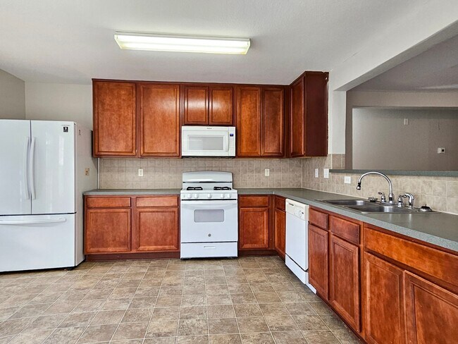 Building Photo - 18315 Fair Grange Ln