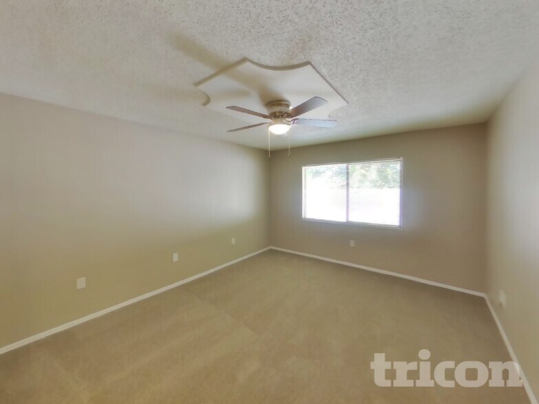 Building Photo - 10919 Livingston Dr