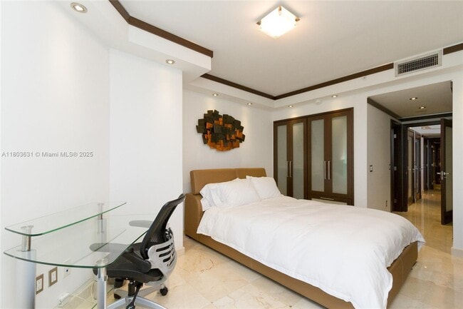 Building Photo - 4775 Collins Ave