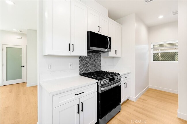 Building Photo - 4042 Somers Ave