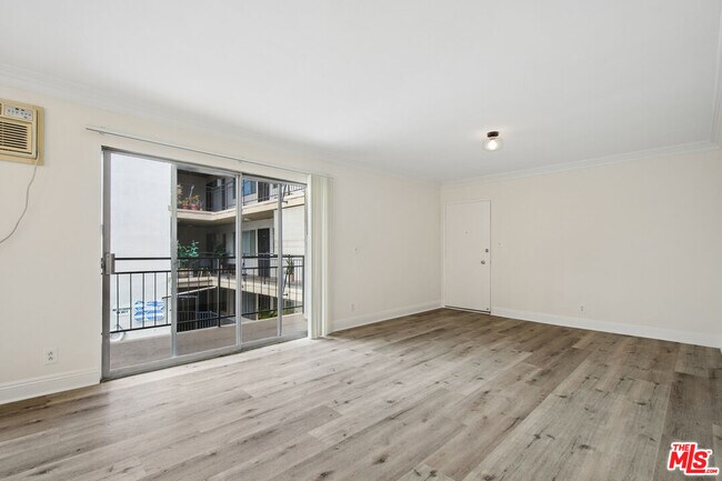 Building Photo - 7540 Hampton Ave