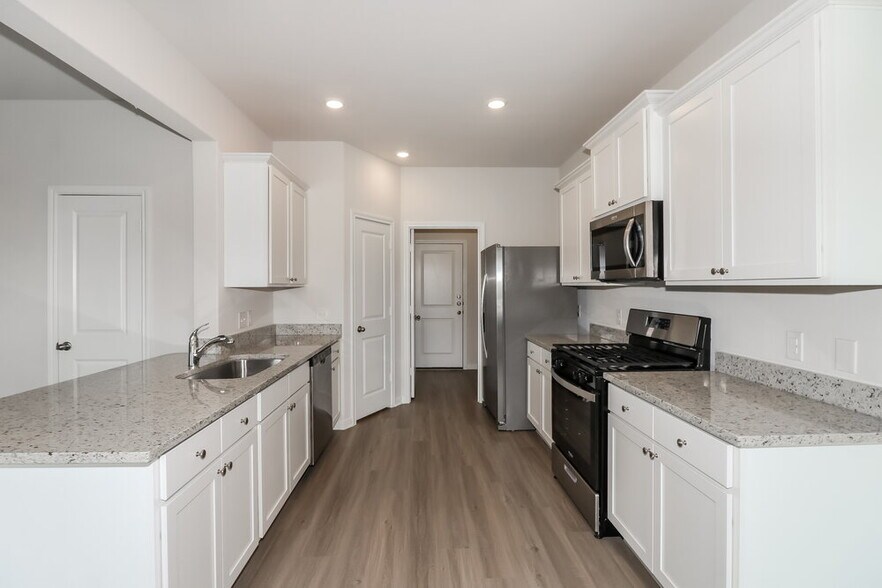 Building Photo - 428 Beechwood Hacienda Dr