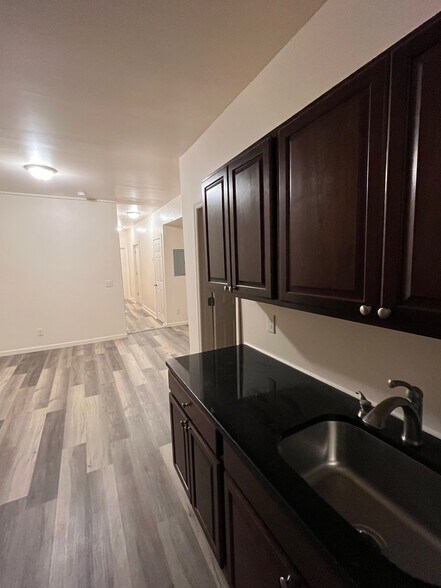 Building Photo - 144 N Clinton St