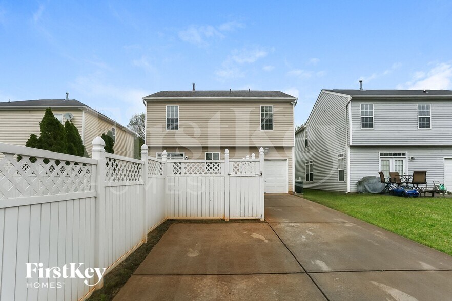 Building Photo - 11253 Heritage Green Dr