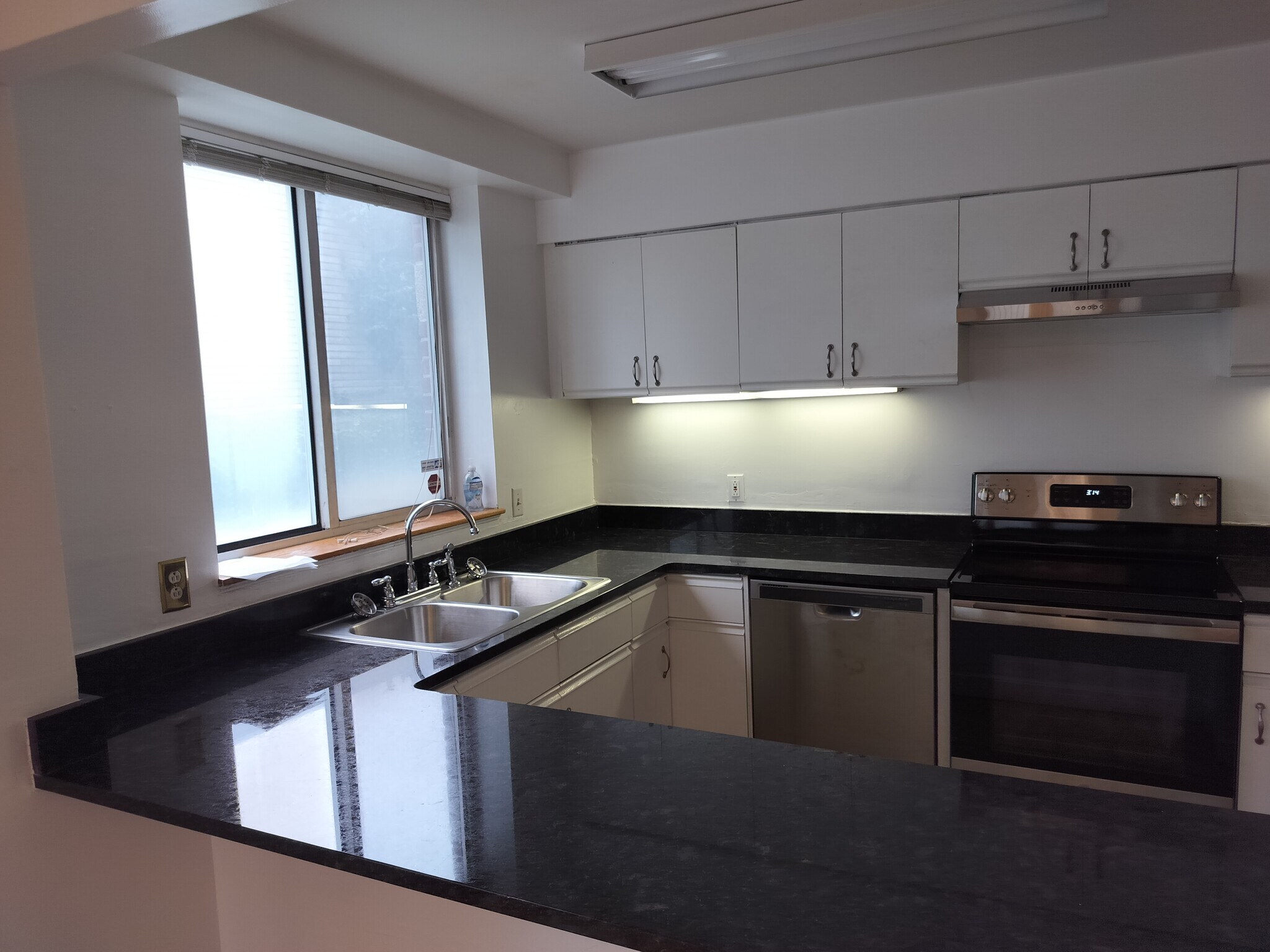 Building Photo - 332 Franklin St