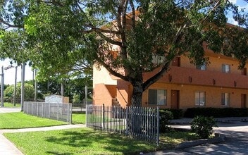 Building Photo - 800 NE 12th Ave