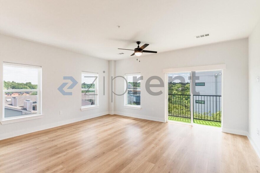 Building Photo - Unit 523
