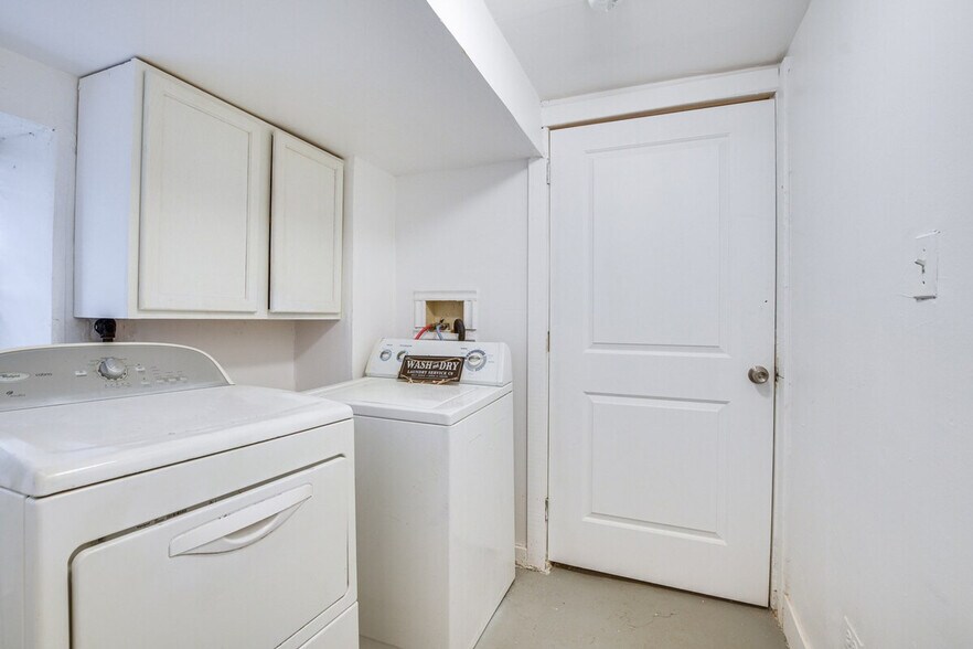 Building Photo - 6455 S Eberhart Ave