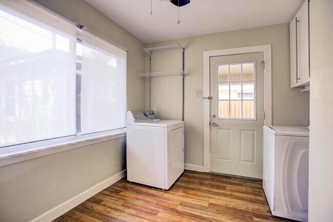 Building Photo - 4415 Merwin St