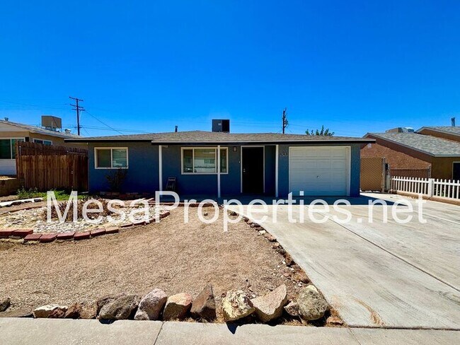 Building Photo - 820 Caliente Dr