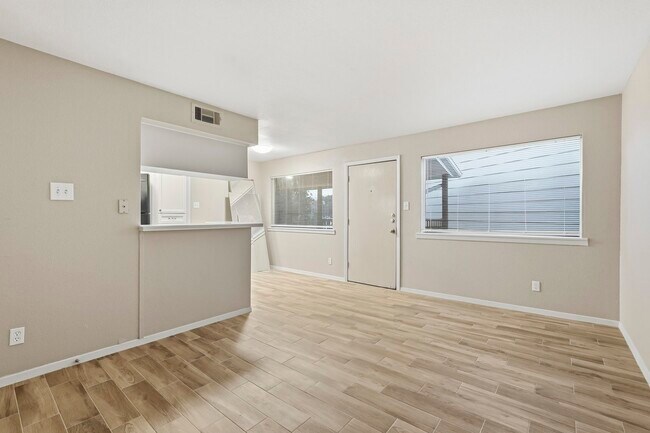 Building Photo - 309 Stratford St