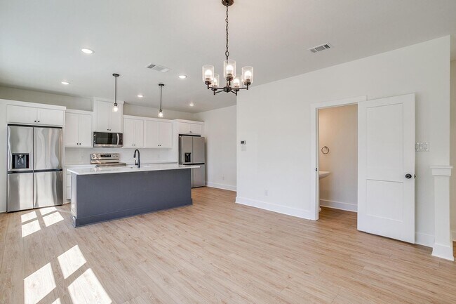 Building Photo - 2333 Benbrook Blvd