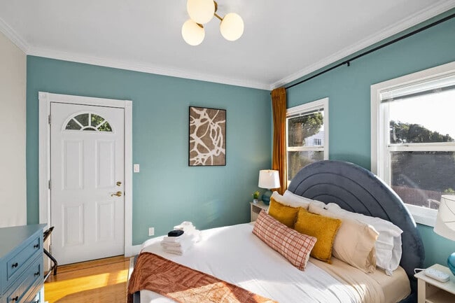 Building Photo - 2216 18th Ave