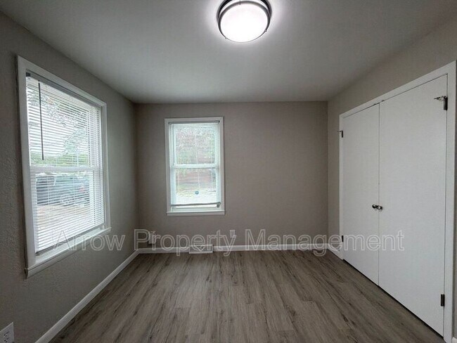 Building Photo - 704 N 26th St