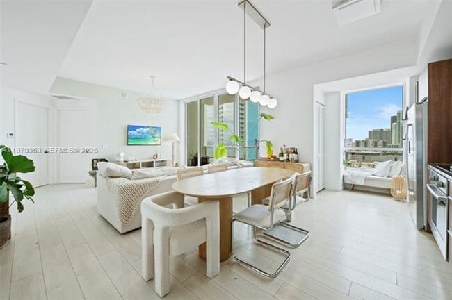 Building Photo - 601 NE 27th St