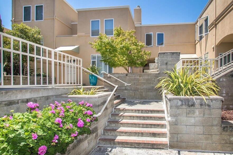 Building Photo - 233 Homer Ave