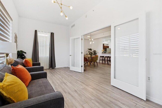 Building Photo - 642 Wells Ct