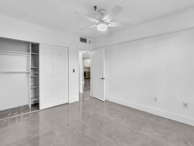 Building Photo - 250 181 Dr