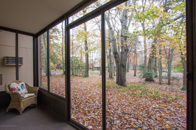 Building Photo - 120 Lexington Ct