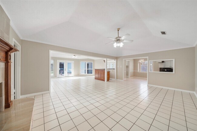 Building Photo - 16121 Singapore Ln