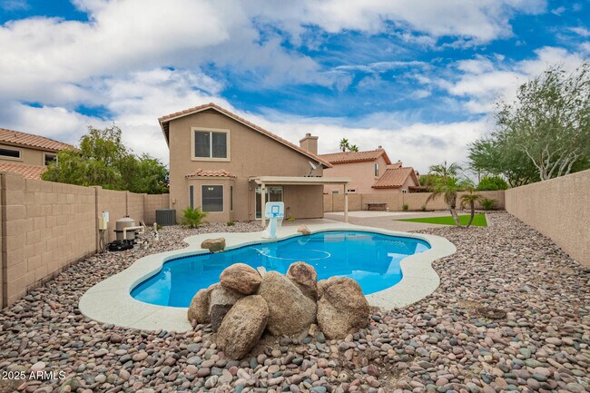 Building Photo - 2901 E Woodland Dr