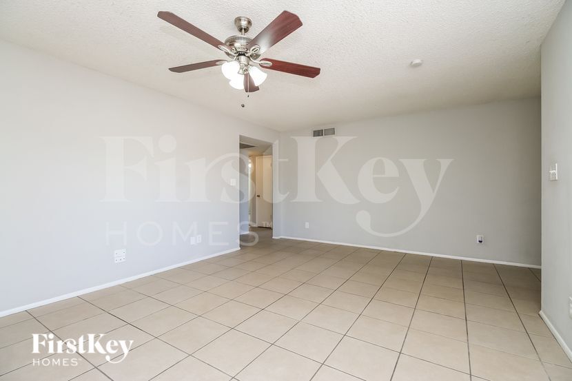 Building Photo - 1918 E Watson Dr