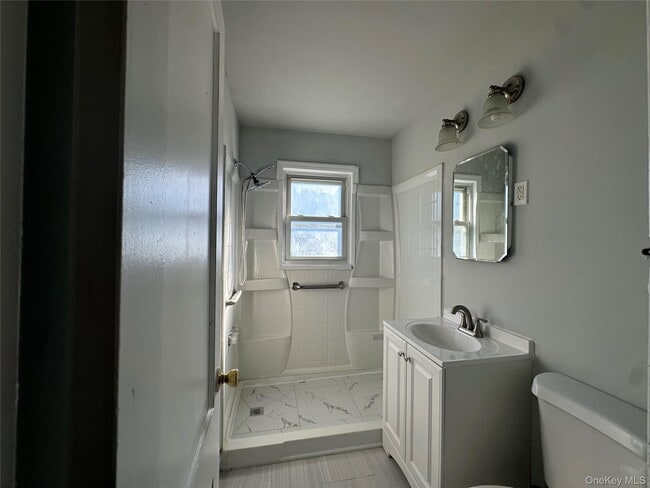 Building Photo - 496 Bloomingburg Rd