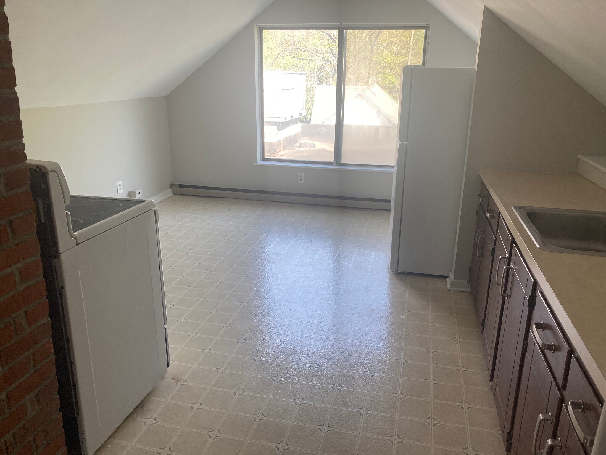 Building Photo - 93 Greenwood Ave