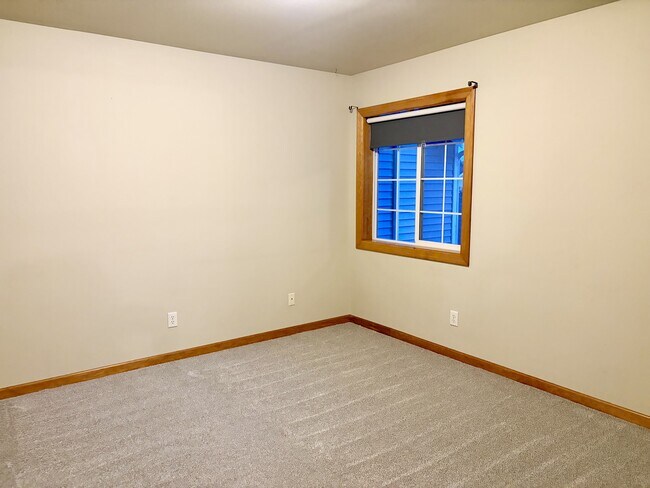 Building Photo - 2285 James Cir