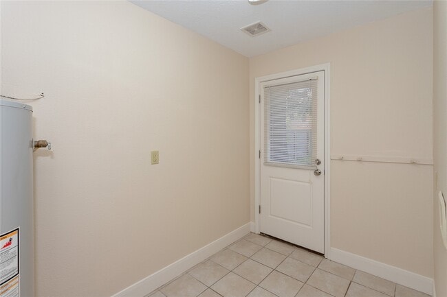 Building Photo - 9714 Cedardale Dr