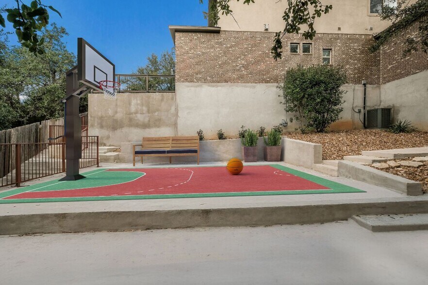 Building Photo - 8023 Platinum Ct