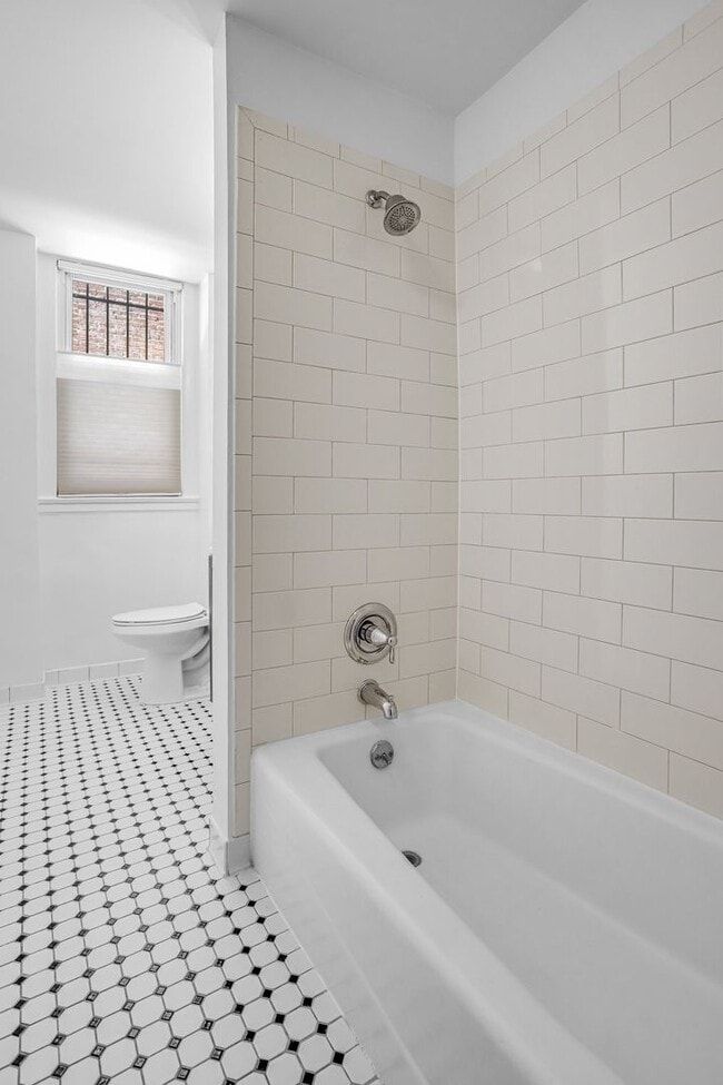Building Photo - Mt. Pleasant Condo | 2 Bed | 2 Bath | 1,250 Sf