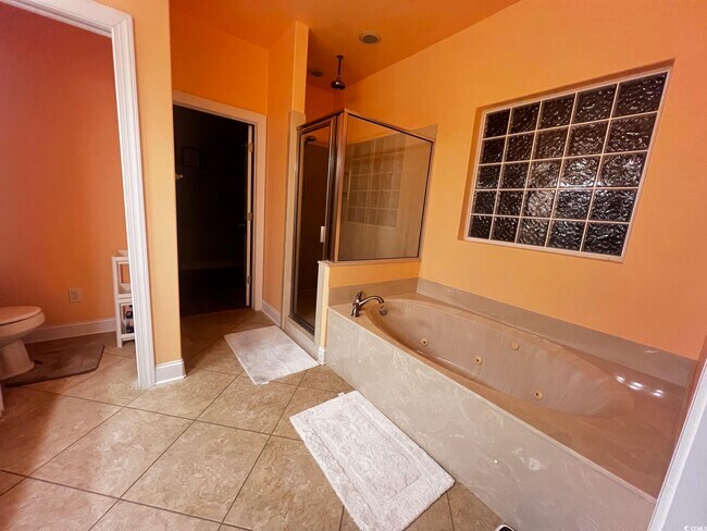 Building Photo - 584 Summerhill Dr