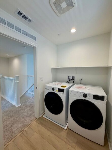 Building Photo - 21600 Thomas Ct